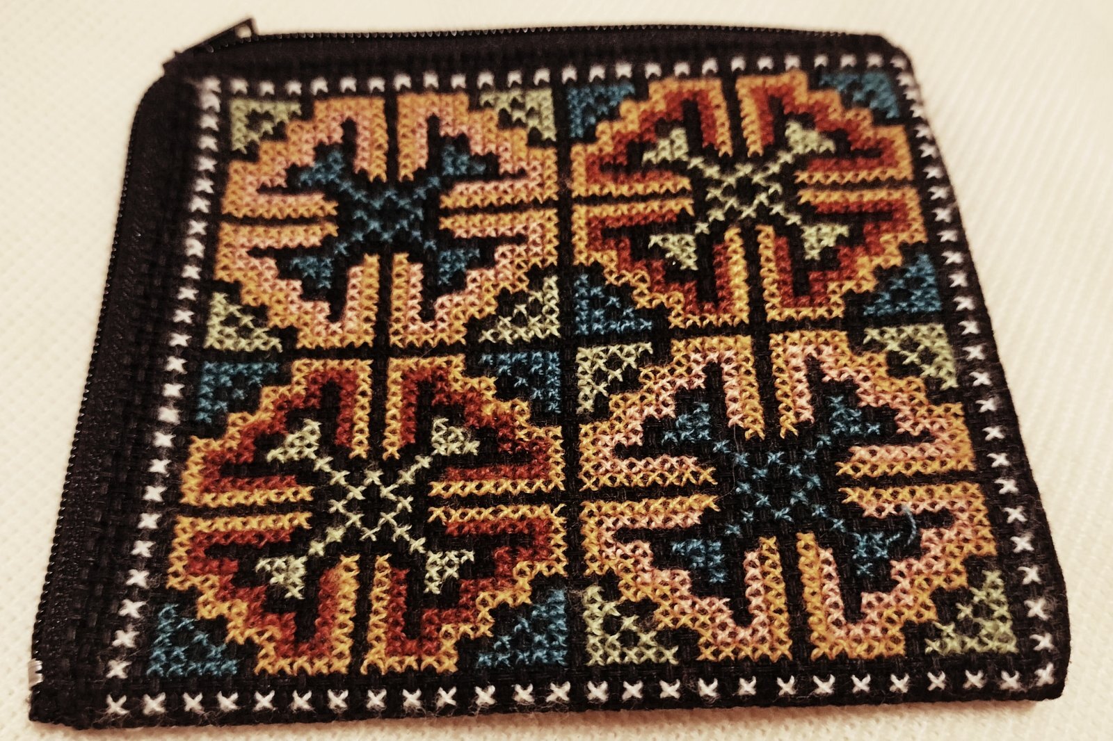 画像1: 仕切つき小物入れ