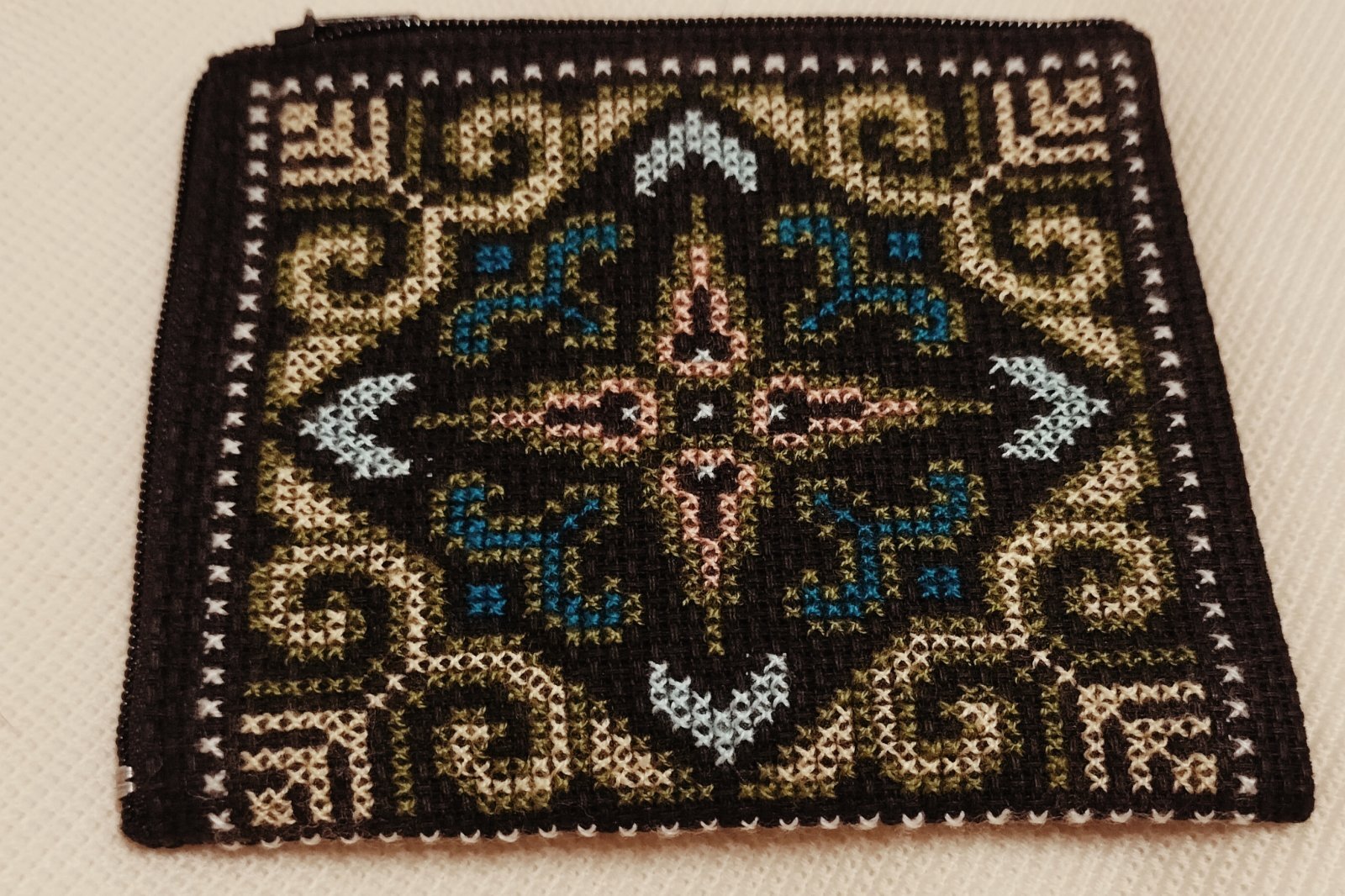 画像1: 仕切つき小物入れ